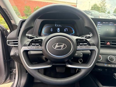 2025 Hyundai ELANTRA SE