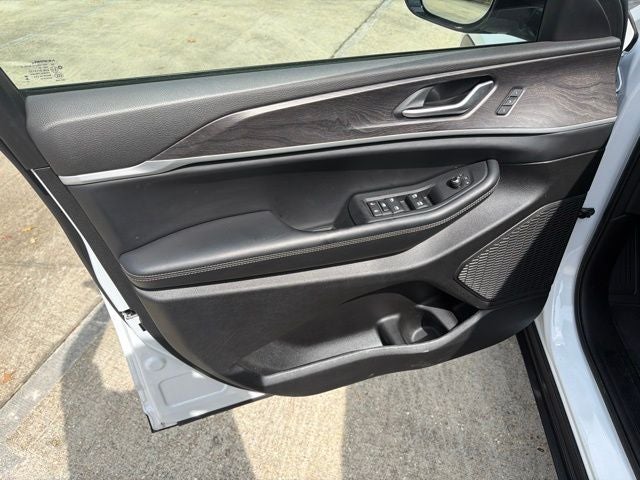 2025 Jeep Grand Cherokee L Limited 4x2