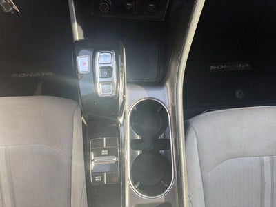 2022 Hyundai SONATA SE