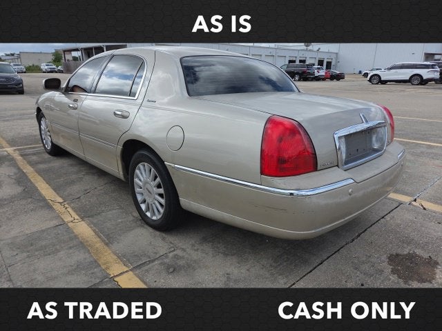 2005 Lincoln Town Car Signature