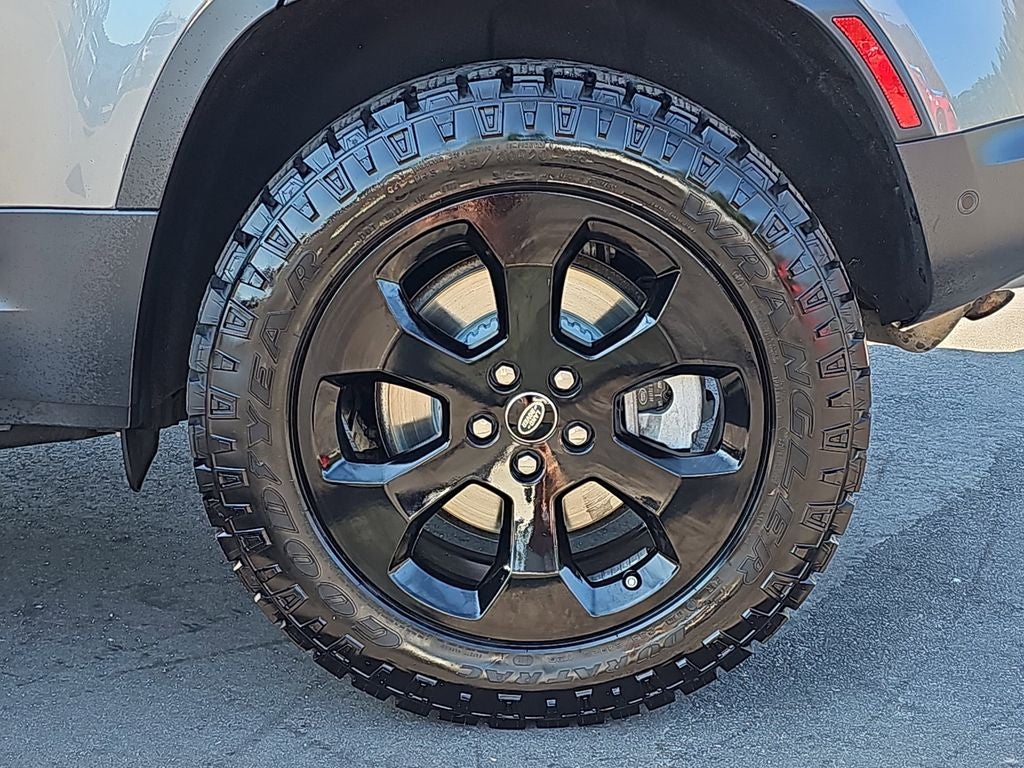 2023 Land Rover Defender 110 SE
