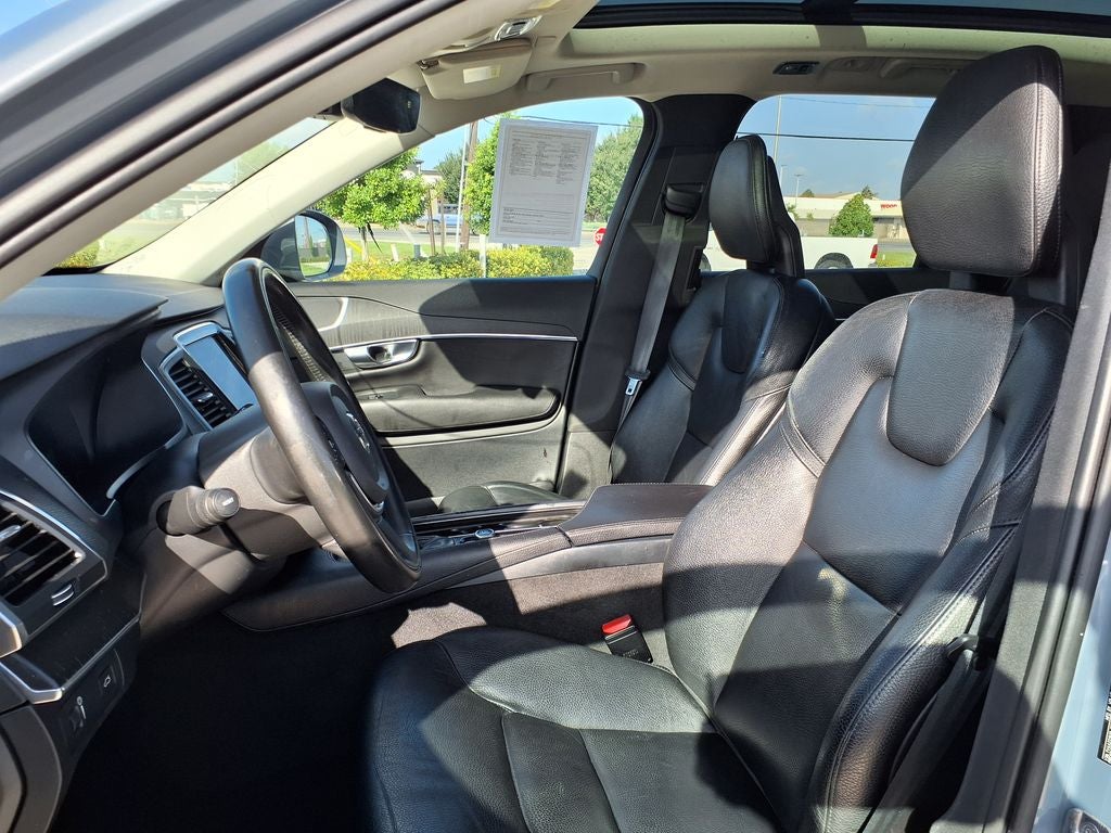 2020 Volvo XC90 T6 Momentum