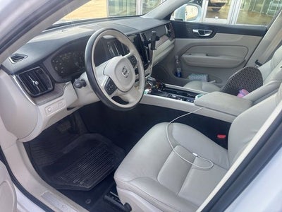2021 Volvo XC60 T6 Momentum