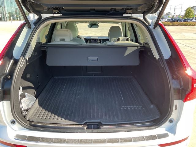 2023 Volvo XC60 B5 Ultimate Bright Theme