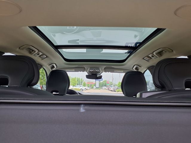 2023 Volvo XC60 B5 Ultimate Bright Theme
