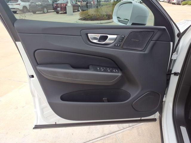 2023 Volvo XC60 B5 Ultimate Bright Theme