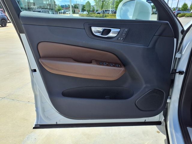 2022 Volvo XC60 B5 Momentum