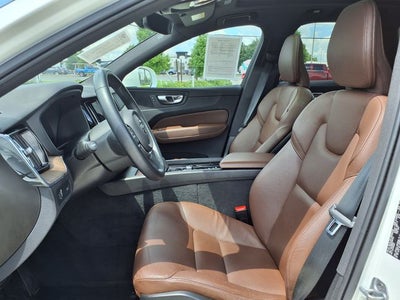 2022 Volvo XC60 B5 Momentum