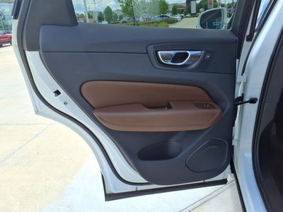 2022 Volvo XC60 B5 Momentum