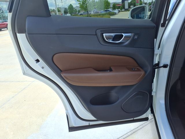 2022 Volvo XC60 B5 Momentum