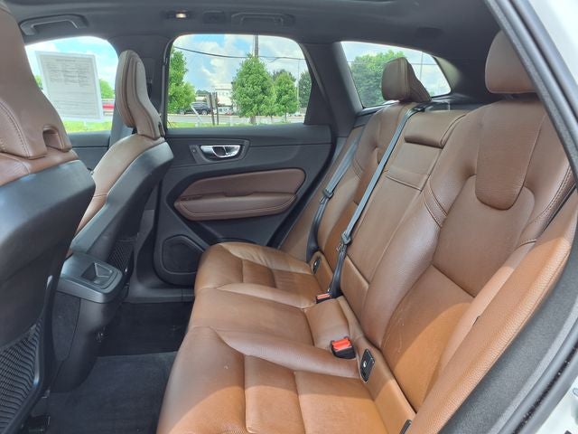 2022 Volvo XC60 B5 Momentum