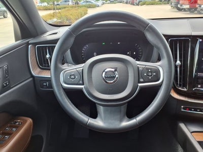 2022 Volvo XC60 B5 Momentum