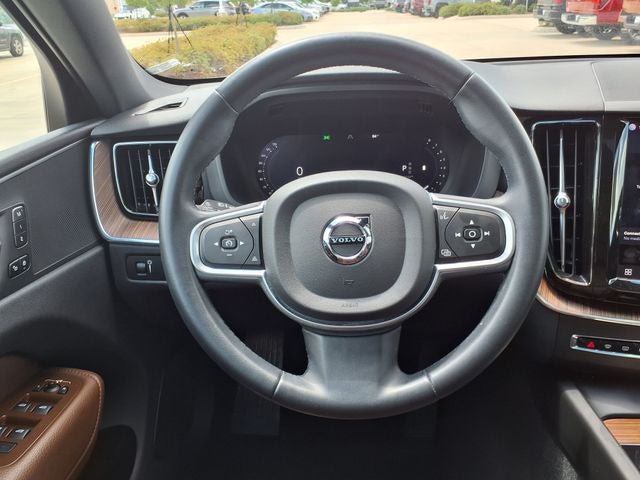 2022 Volvo XC60 B5 Momentum
