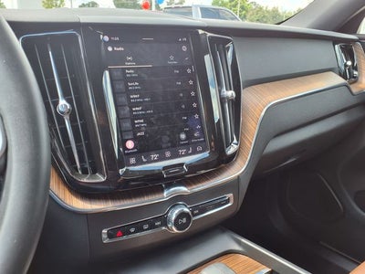 2022 Volvo XC60 B5 Momentum