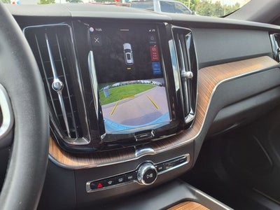 2022 Volvo XC60 B5 Momentum