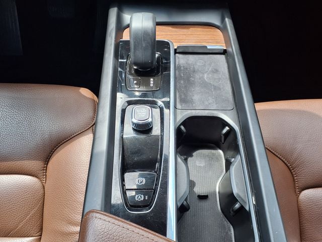 2022 Volvo XC60 B5 Momentum
