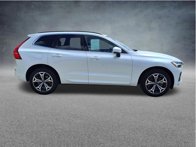 2022 Volvo XC60 B5 Momentum