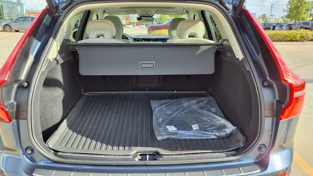 2023 Volvo XC60 B5 Plus Dark Theme