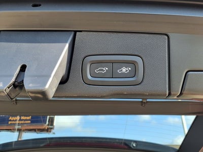 2023 Volvo XC60 B5 Plus Dark Theme