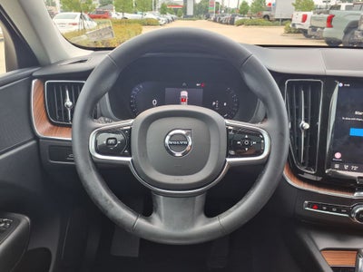 2023 Volvo XC60 B5 Plus Dark Theme