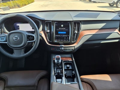 2023 Volvo XC60 B5 Ultimate Bright Theme