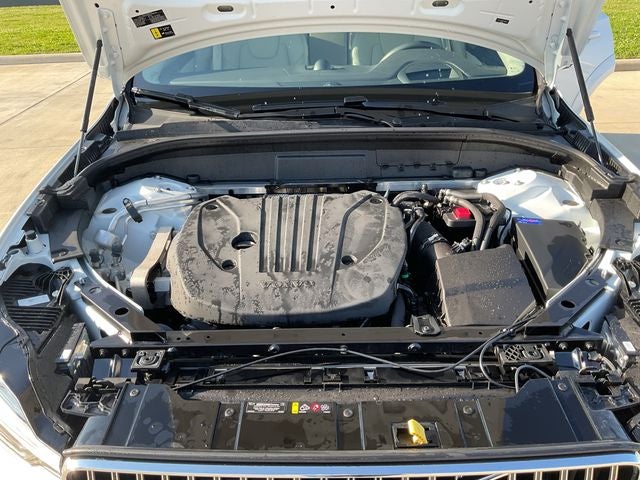 2023 Volvo XC60 B5 Ultimate Bright Theme