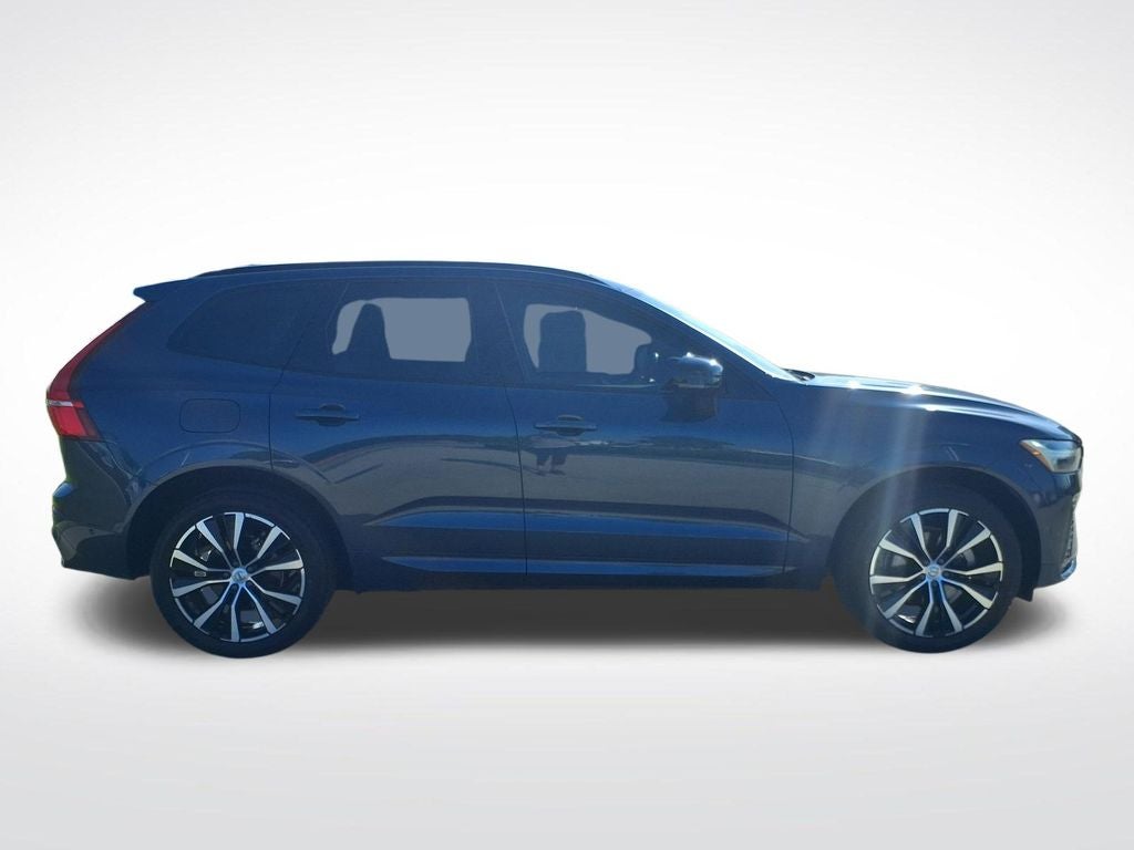 2024 Volvo XC60 B5 Plus Dark Theme