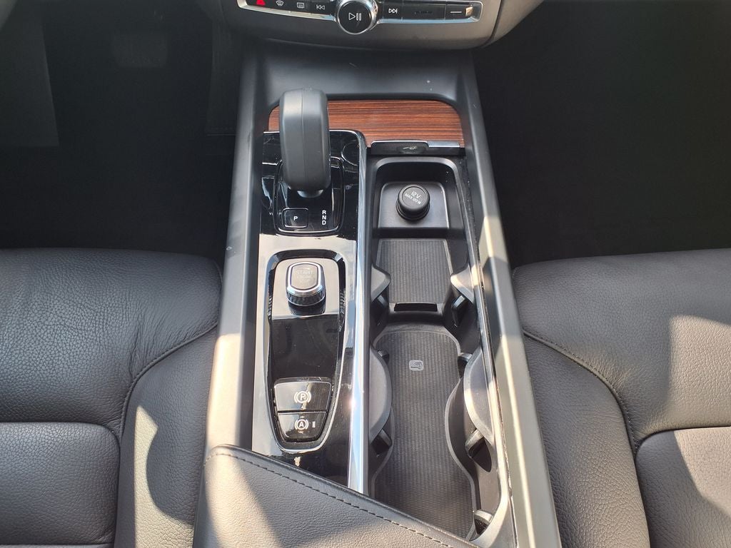 2024 Volvo XC60 B5 Plus Dark Theme