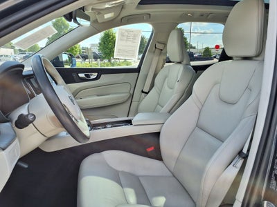 2023 Volvo XC60 B5 Plus Bright Theme