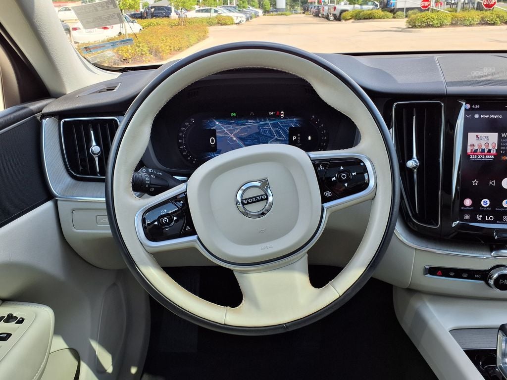2023 Volvo XC60 B5 Plus Bright Theme