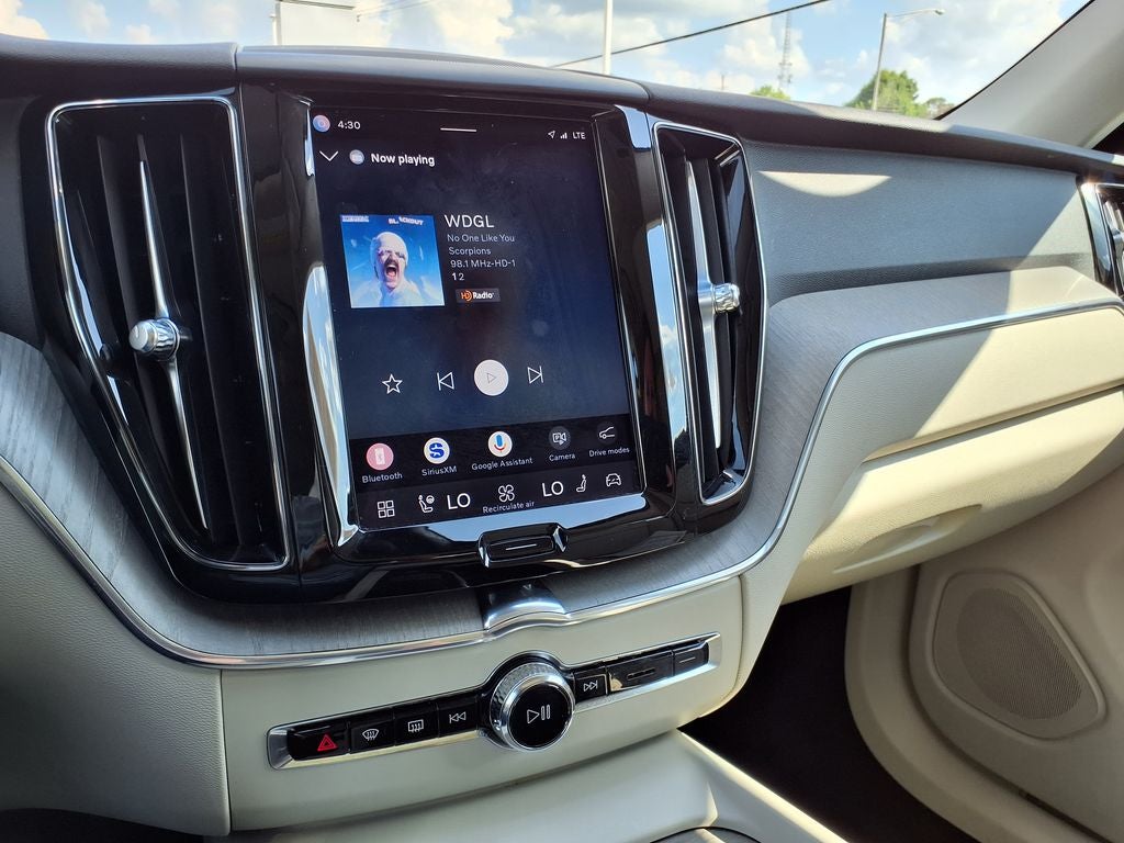 2023 Volvo XC60 B5 Plus Bright Theme