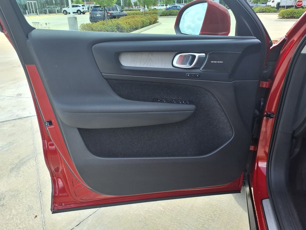 2023 Volvo XC40 Ultimate