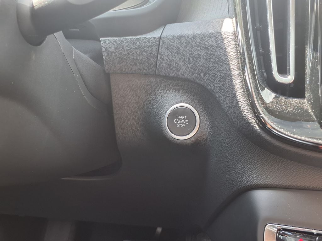 2023 Volvo XC40 Ultimate