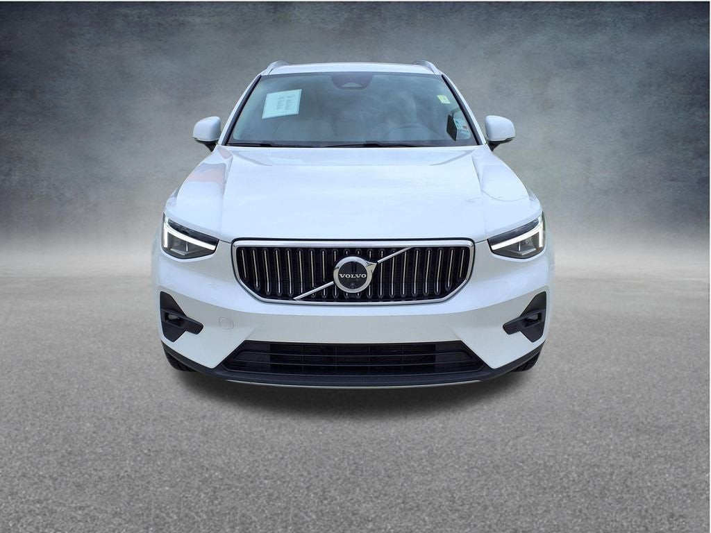 2023 Volvo Xc40 B5 Plus Bright Theme