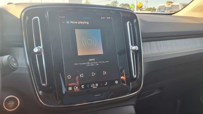 2024 Volvo XC40 B5 Plus Dark Theme