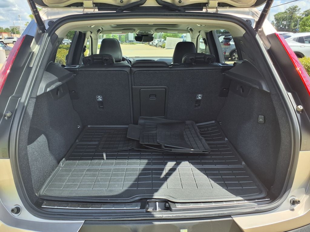 2023 Volvo XC40 B5 Plus Bright Theme