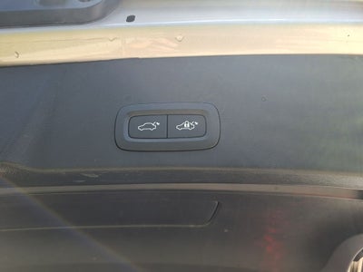 2023 Volvo XC40 B5 Plus Bright Theme