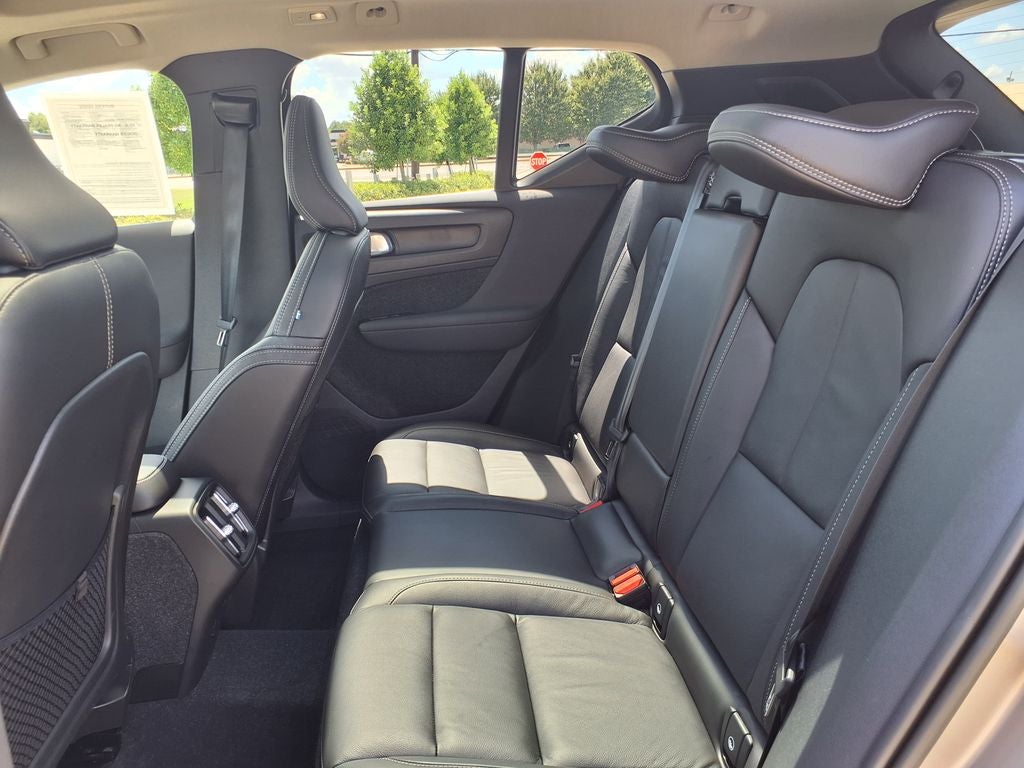 2023 Volvo XC40 B5 Plus Bright Theme