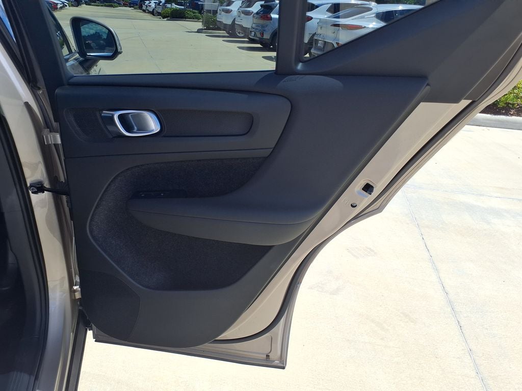 2023 Volvo XC40 B5 Plus Bright Theme