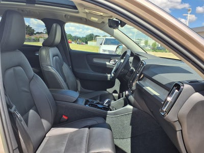 2023 Volvo XC40 B5 Plus Bright Theme