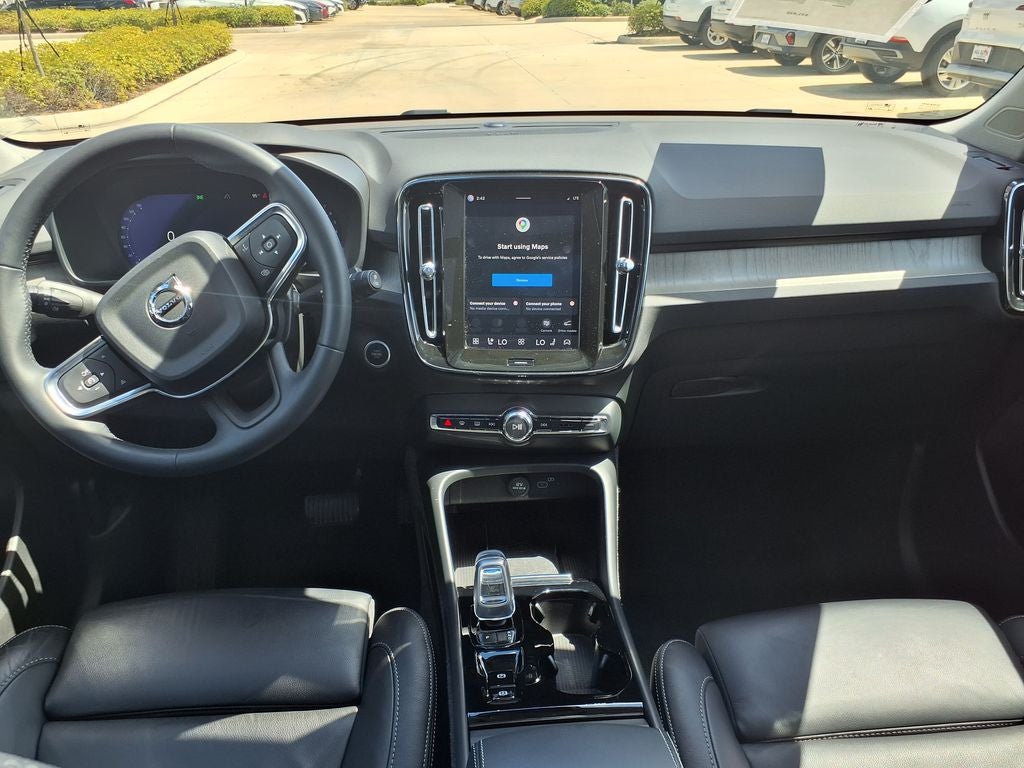2023 Volvo XC40 B5 Plus Bright Theme