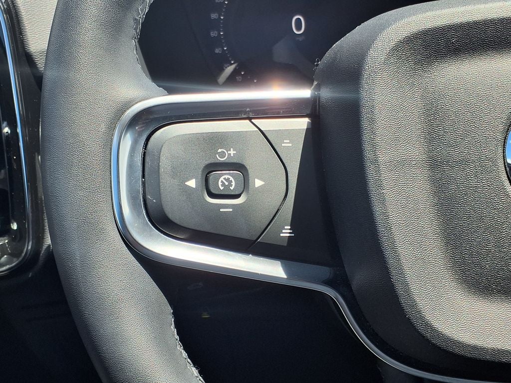 2023 Volvo XC40 B5 Plus Bright Theme