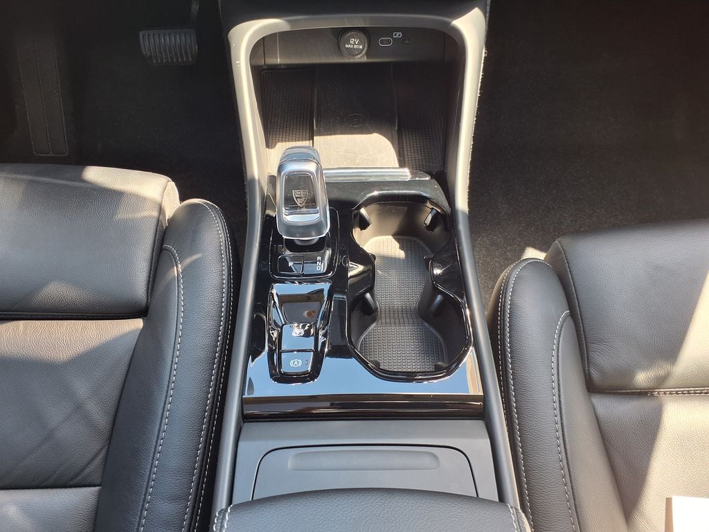 2023 Volvo XC40 B5 Plus Bright Theme