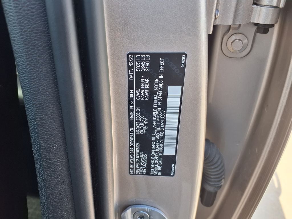 2023 Volvo XC40 B5 Plus Bright Theme