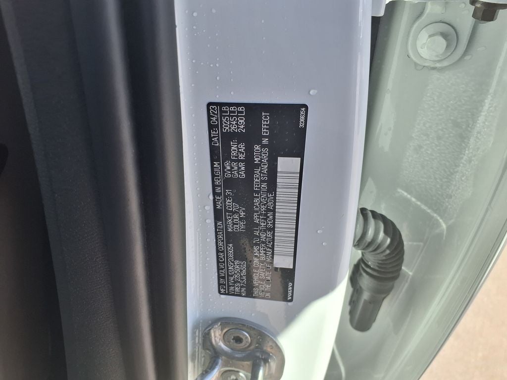 2023 Volvo XC40 B5 Plus Bright Theme