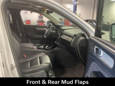 2023 Volvo XC40 B5 Plus Dark Theme