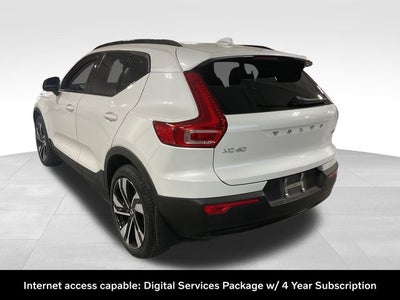 2023 Volvo XC40 B5 Plus Dark Theme