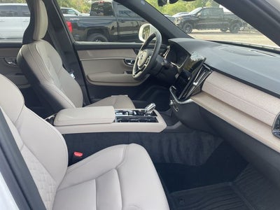 2026 Volvo XC90 B5 Plus