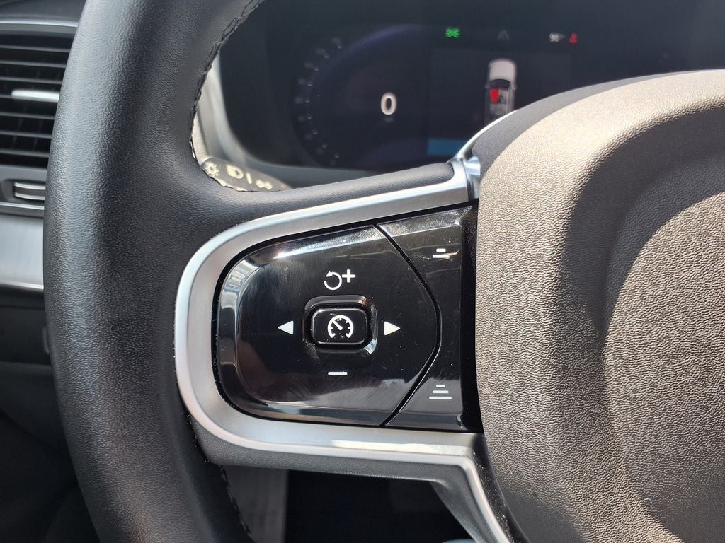2025 Volvo XC90 B5 Core