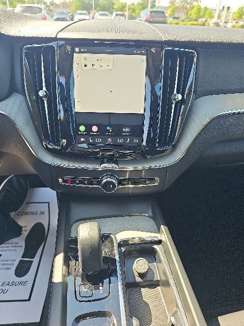 2025 Volvo XC60 B5 Plus
